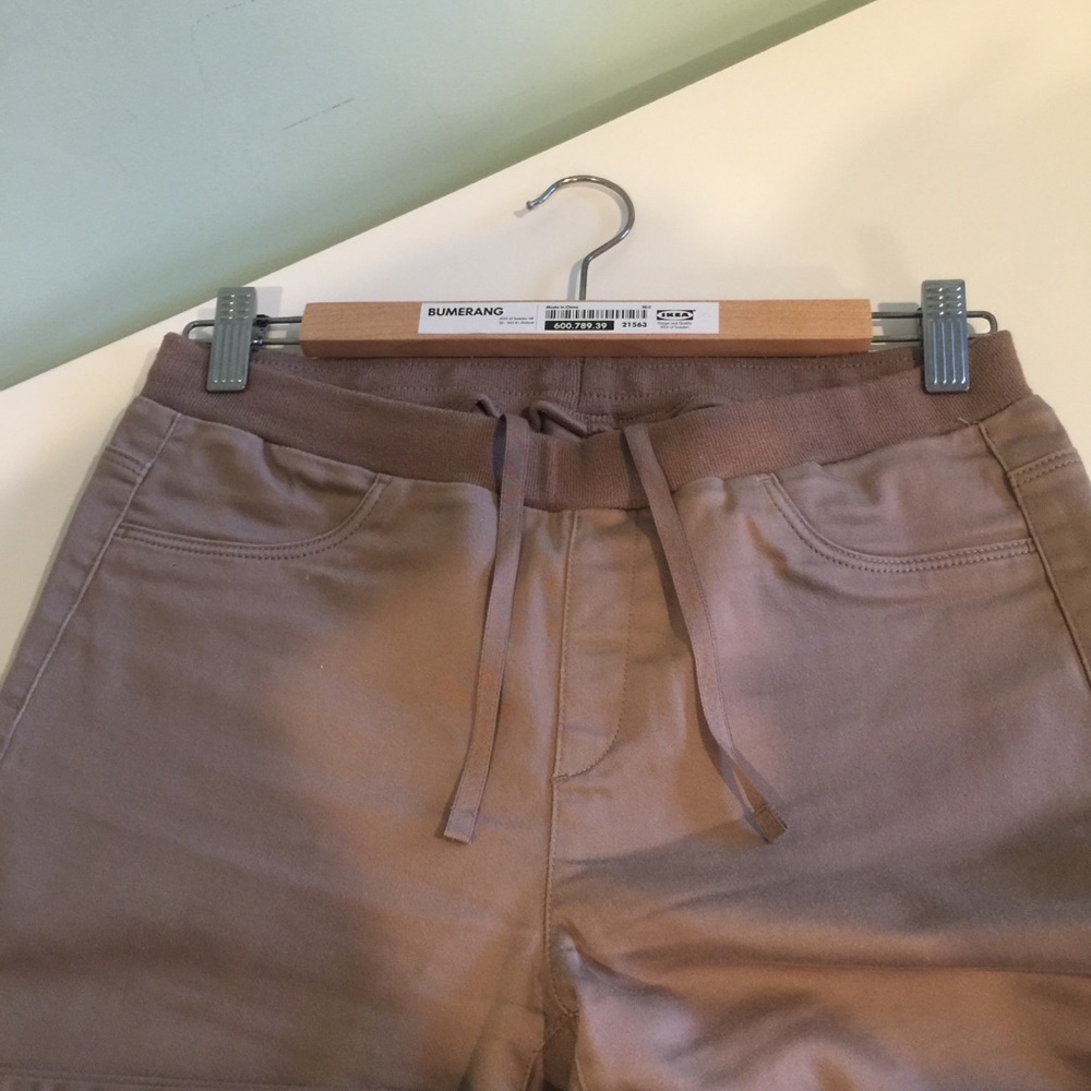 Uniqlo light brown pants size M. Waist 28-29.